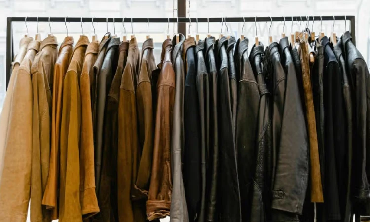 Menyimpan jaket dengan benar, Sumber: pexels.com